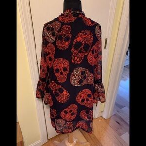 Women’s skull print kimono with flare sleeves.